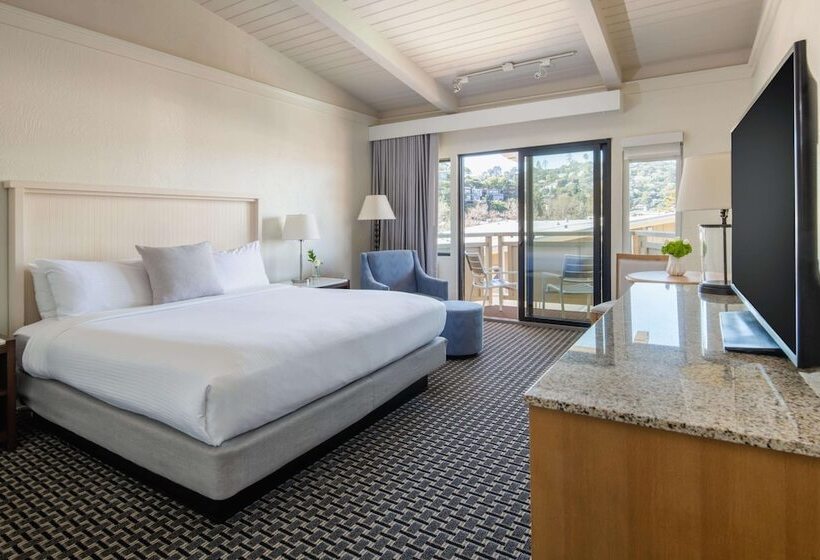 اتاق لوکس, The Lodge At Tiburon