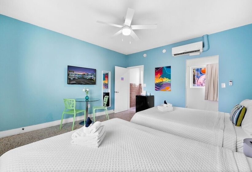 디럭스 룸, The New Yorker Miami