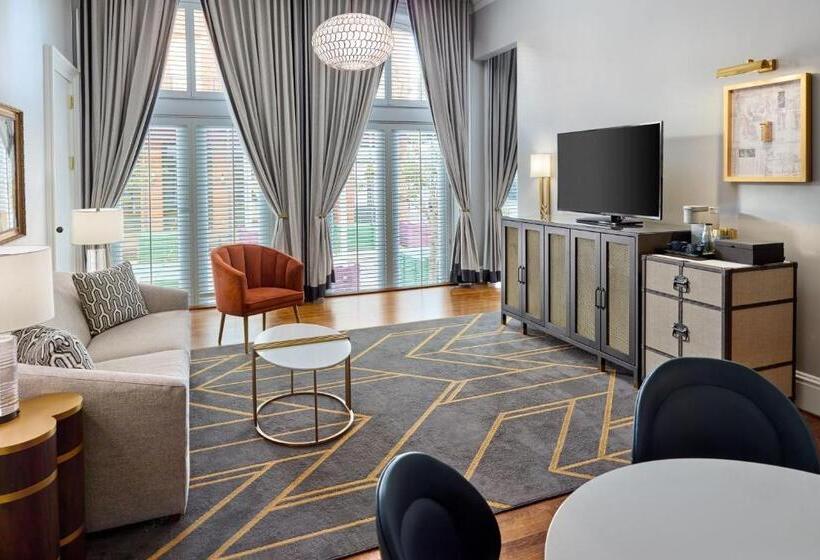 جناح سرير كينج, The Tremont House, Galveston, A Tribute Portfolio