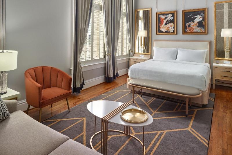 جناح جونيور سرير كينج, The Tremont House, Galveston, A Tribute Portfolio