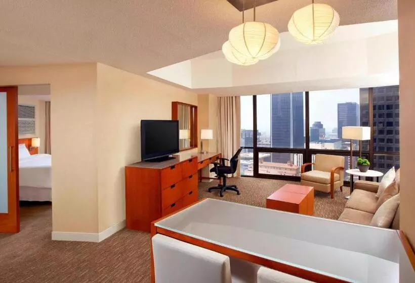 سوئیت با تخت بزرگ, The Westin Bonaventure Hotel & Suites, Los Angeles