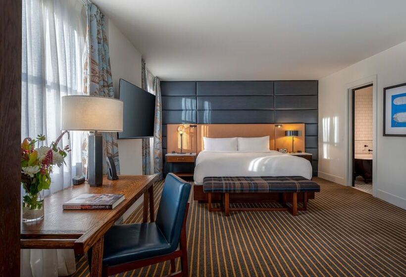 스탠다드 스튜디오 더블 침대, Theodore