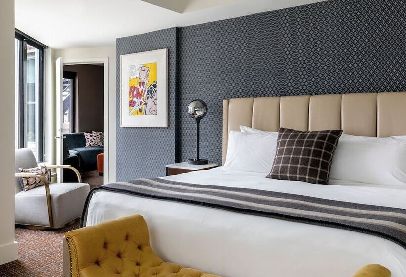 펜트하우스 룸, Theodore