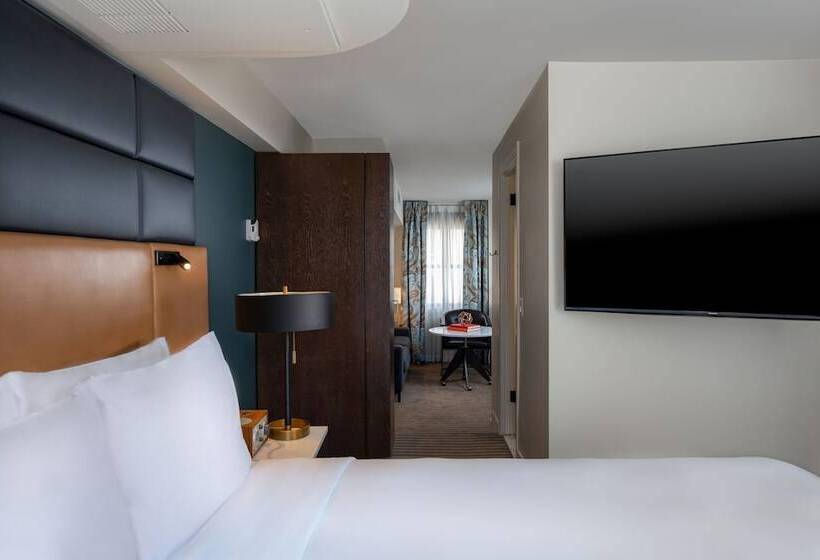 스탠다드 스튜디오 더블 침대, Theodore