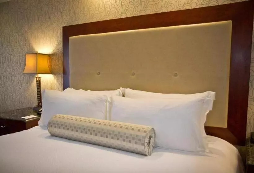 キングサイズベッドのスタンダードルーム, Town & Country Inn And Suites