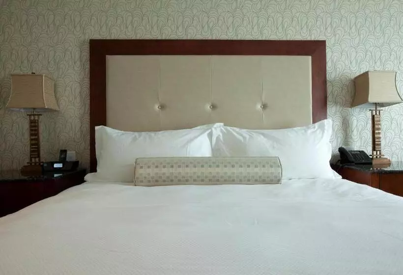 キングサイズベッドのスタンダードルーム, Town & Country Inn And Suites