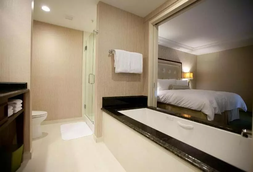 ジュニアスイート, Town & Country Inn And Suites