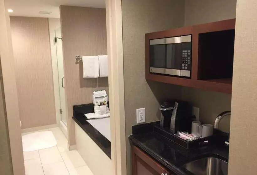 ジュニアスイート, Town & Country Inn And Suites