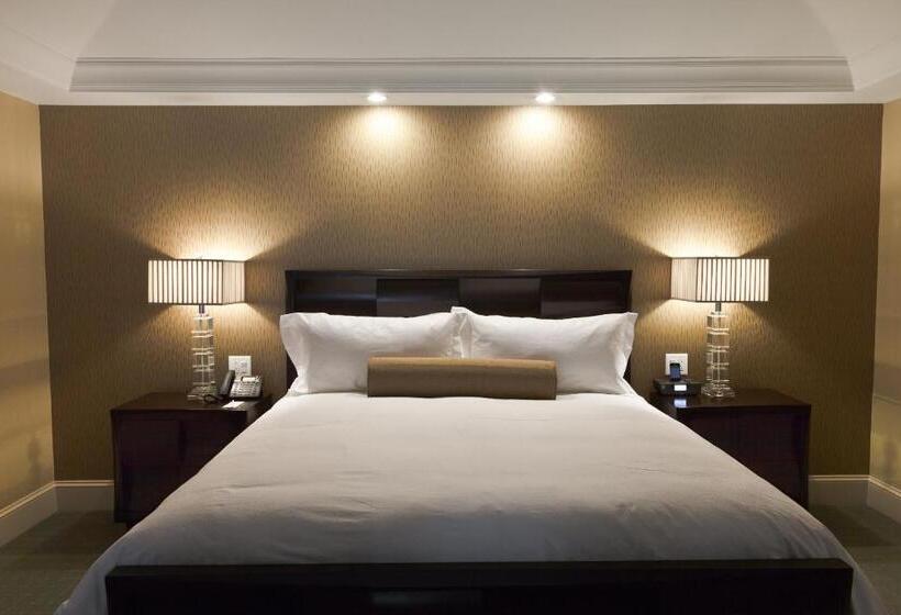 キングサイズベッドのスイートルーム, Town & Country Inn And Suites