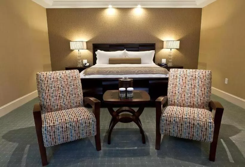 キングサイズベッドのスイートルーム, Town & Country Inn And Suites