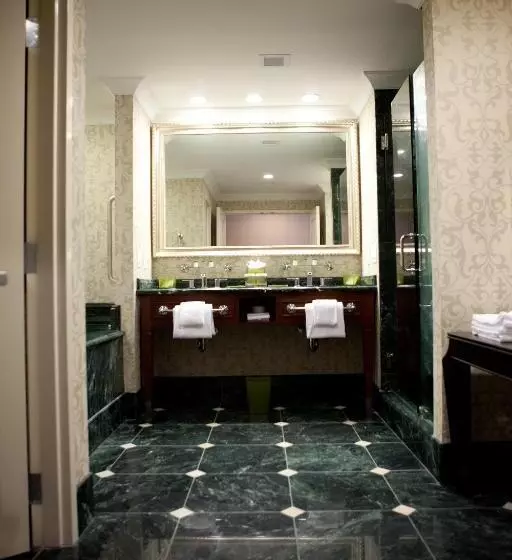 スーペリアースイート, Town & Country Inn And Suites