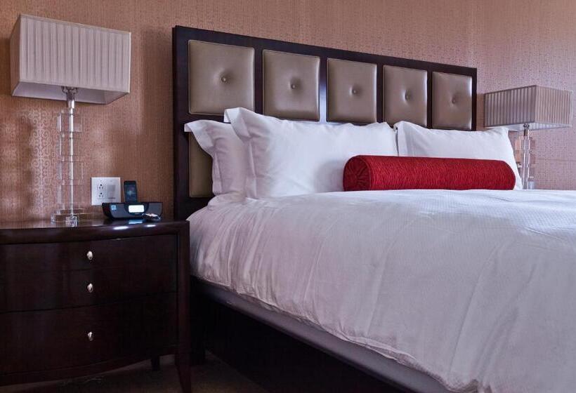 スーペリアースイート, Town & Country Inn And Suites