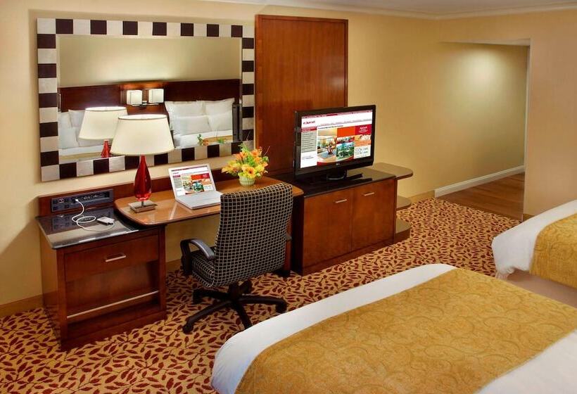 غرفه قياسيه سريرين مزدوجين, Trumbull Marriott Shelton