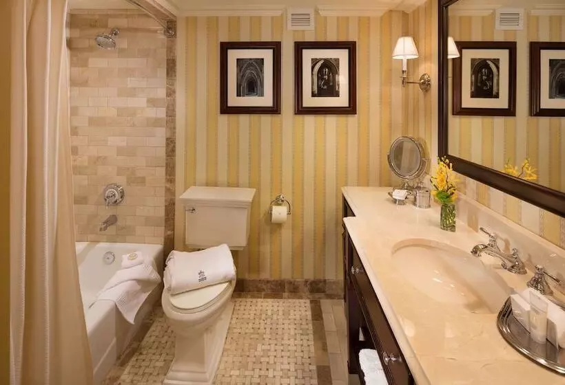 ２ダブルベッドのスタンダードルーム, Washington Duke Inn & Golf Club