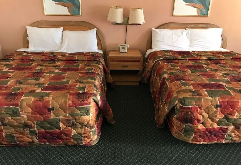 带2个双人床的标准工作室, Economy Inn Barstow