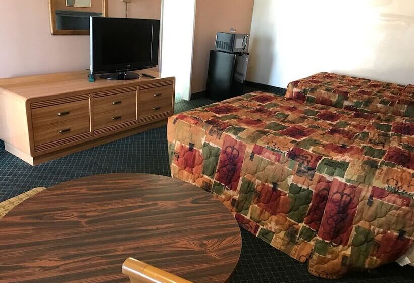 带2个双人床的标准工作室, Economy Inn Barstow