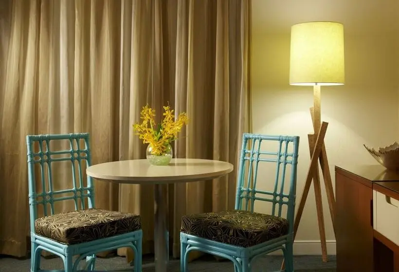 جناح كلوب, Oasis Hotel Waikiki