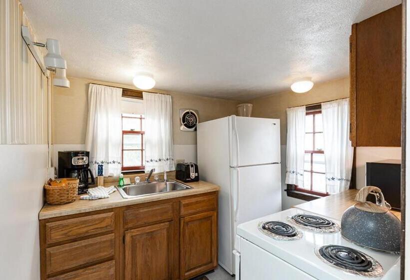 오두막, The Masthead Resort