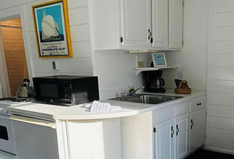 스탠다드 스튜디오 도시 전망, The Masthead Resort