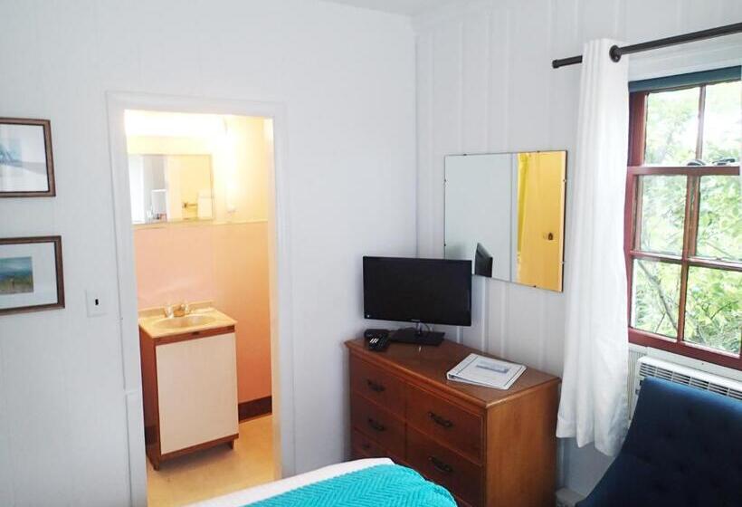 이코노미 룸, The Masthead Resort