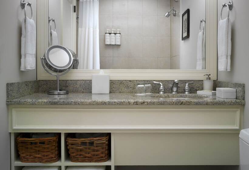 اتاق لوکس با تخت بزرگ, Topnotch Resort