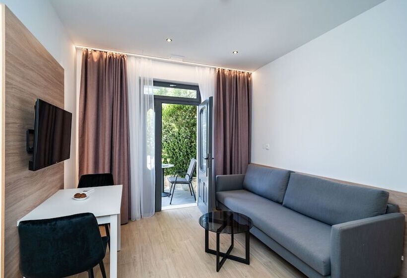 شقة غرفة واحدة مزودة بتراس, Bacan Serviced Apartments