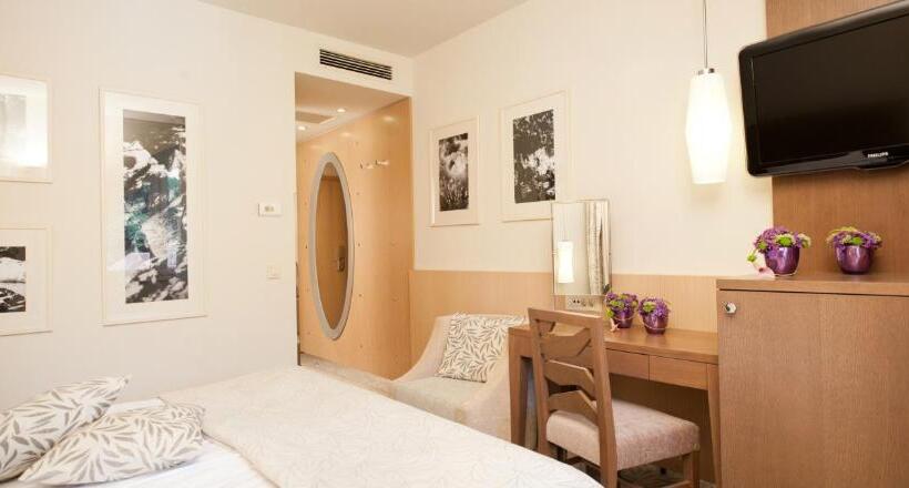 اتاق لوکس با بالکن, Grand Hotel Sava Superior