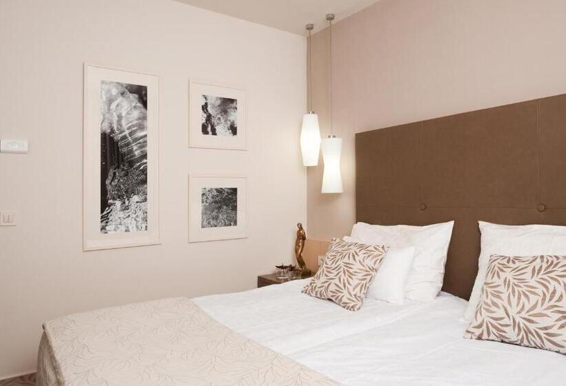 اتاق لوکس با بالکن, Grand Hotel Sava Superior