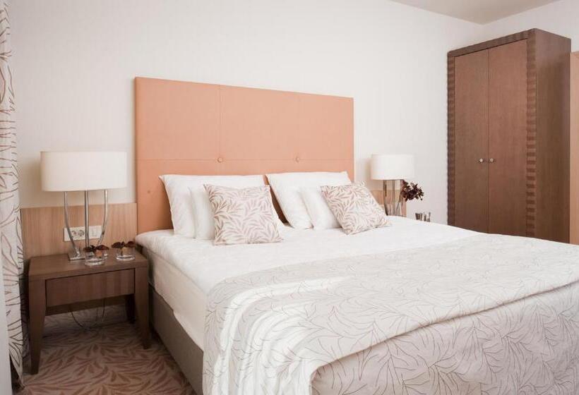 اتاق لوکس با بالکن, Grand Hotel Sava Superior