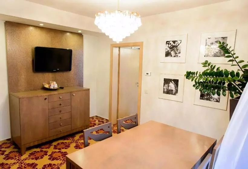سوئیت پرزیدنت, Grand Hotel Sava Superior