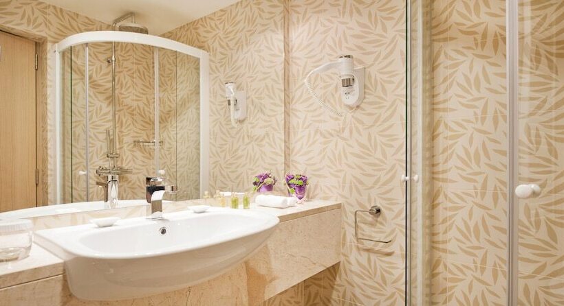 اتاق لوکس با بالکن, Grand Hotel Sava Superior