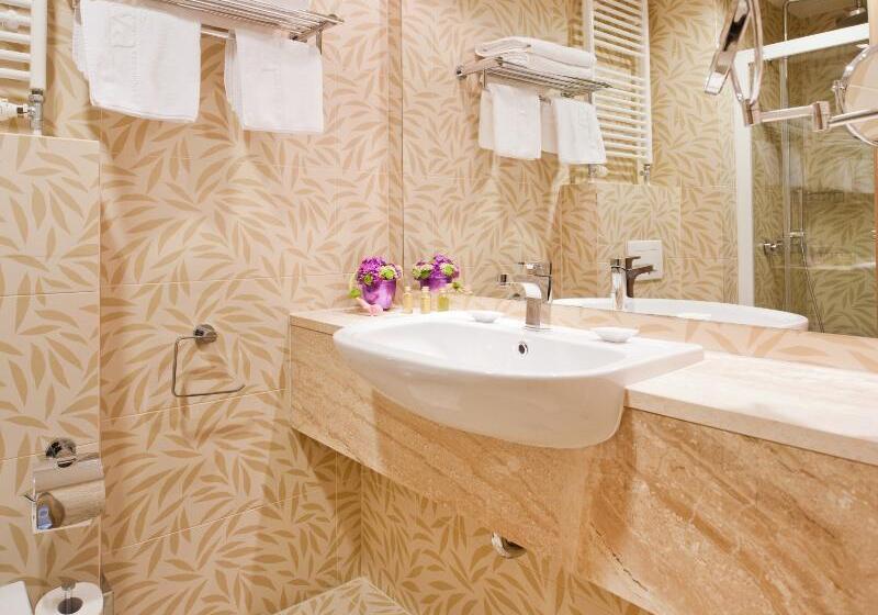 اتاق لوکس با بالکن, Grand Hotel Sava Superior