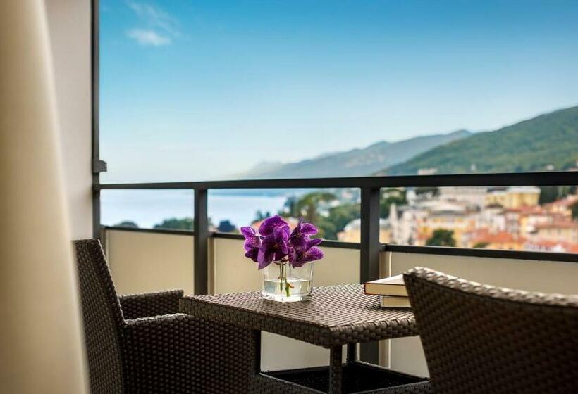 Полулюкс, Ambasador  Liburnia