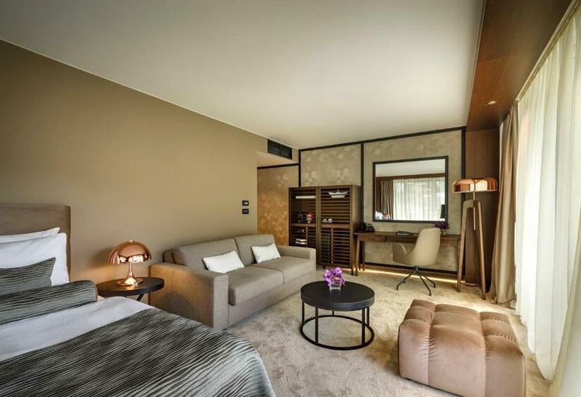 Полулюкс, Ambasador  Liburnia