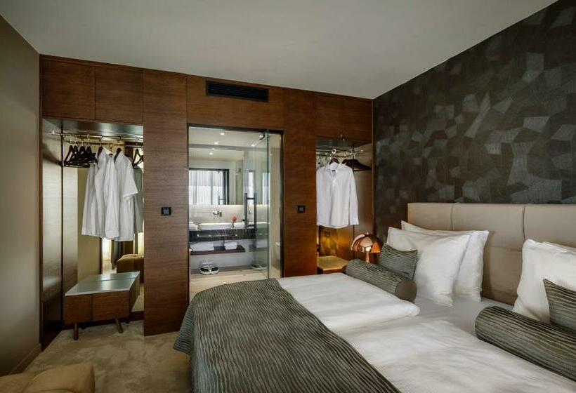 Люкс, Ambasador  Liburnia