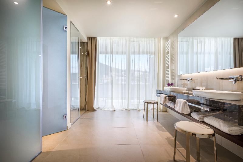 Полулюкс, Ambasador  Liburnia