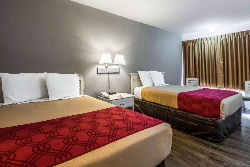キングサイズベッドのスタンダードルーム, Econo Lodge Airport I35 North