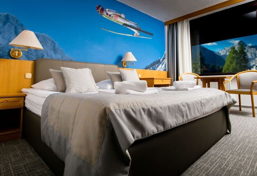 高级大房间, Kompas