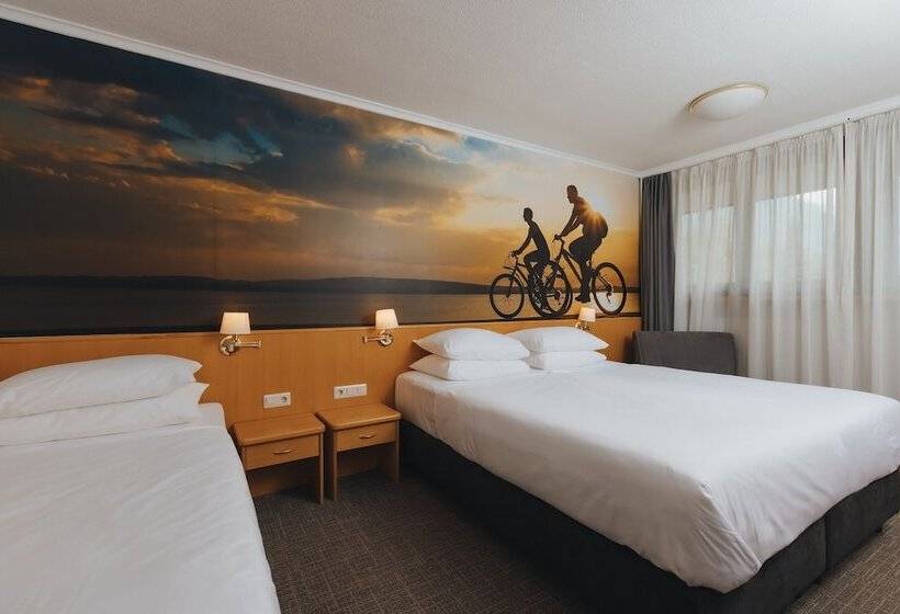 带阳台的三人标准间, Kompas