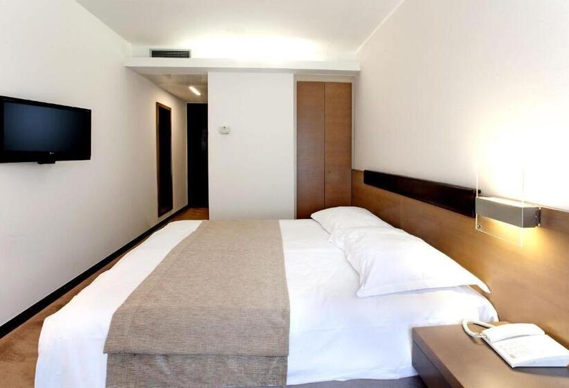 이코노미 룸, Molindrio Plava Laguna