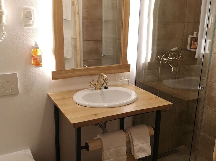 اتاق خانوادگی, Ribno Alpine