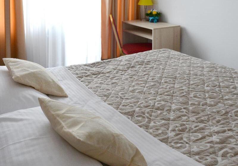 اتاق سوپریور, Slavija