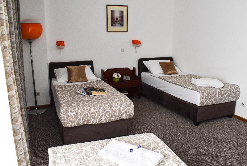 اتاق استاندارد سه نفره, Slavija