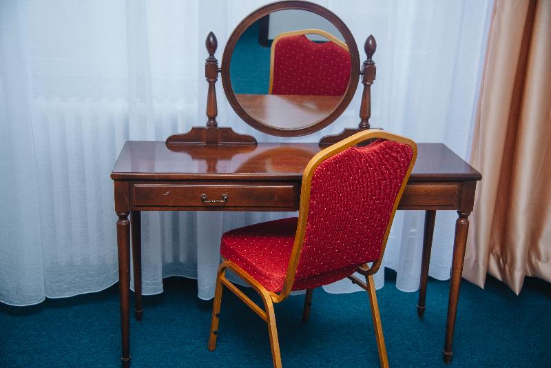 اتاق خانوادگی, Slavija