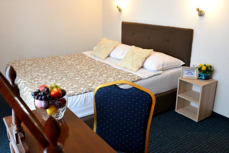 اتاق خانوادگی, Slavija