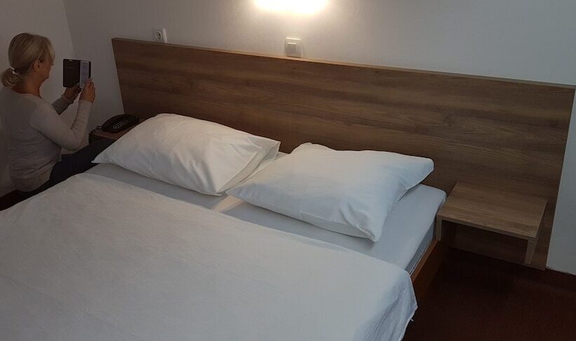 اتاق استاندارد با چشمانداز کوهستان, Trojane