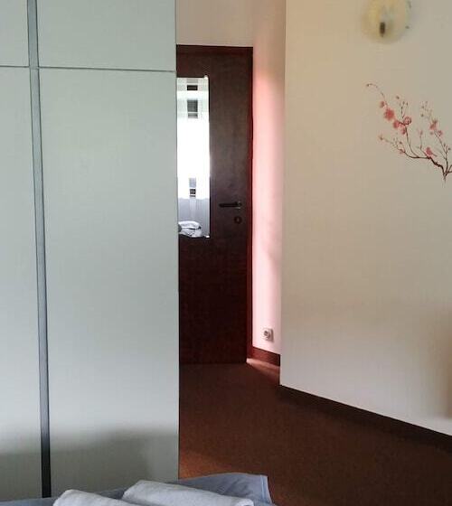 اتاق کلاسیک سه تخته, Trojane