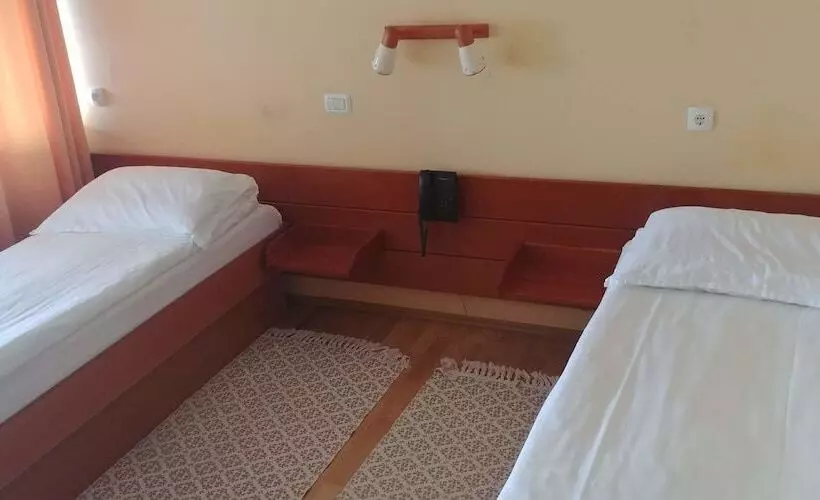 Classic Single Room, Trojane