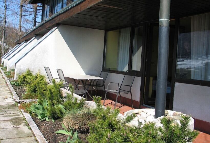 اتاق خانوادگی با چشمانداز کوه, Trojane