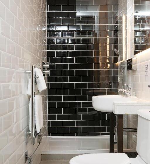 스탠다드 스튜디오, Cairn Hotel & Apartments